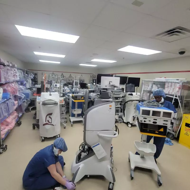 cleaning-medical-equipment-in-dallas-hospital