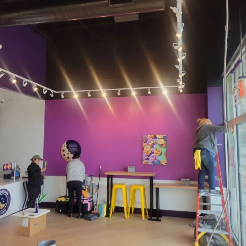 Floor cleaning and window cleaning in food store