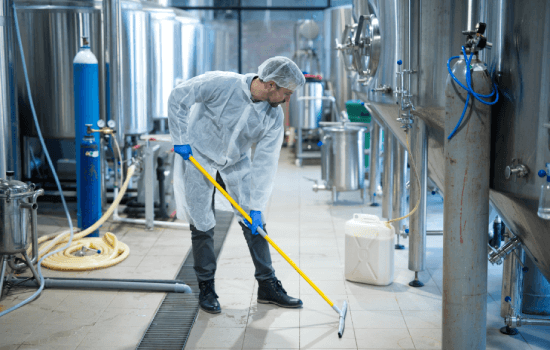 professional-industrial-cleaner-protective-uniform-cleaning-floor-food-processing-plant (1)